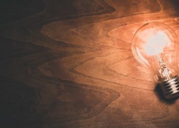 Se dólar for a R$ 6, impacto na tarifa de energia supera 7%, diz Aneel