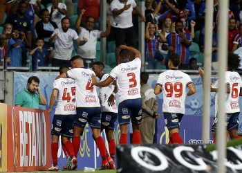 ESPORTE: Com dois gols de Davó, Bahia vence a Ponte Preta e volta à liderança da Série B