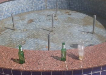 SAPEAÇU: Moradores questionam sobre praça da Bandeira e Prefeito alerta:” Vou cassar alvará de funcionamento  de pessoas que não tem compromissos com o bem público”