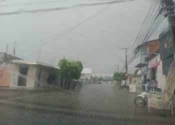 SAPEAÇU: Fortes chuvas deixa cidade sem energia e comércio parou na tarde de terça-feira 24/01