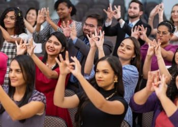 Surdos são beneficiados por trabalho educativo gratuito em Salvador