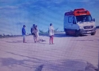 Moto e veículo de passeio colidem na BR 101 KM 227 divisa entre Sapeaçu e Cruz das Almas e deixa saldo de um ferido