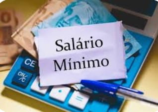 Salário mínimo deve ficar maior e pode superar R$ 1.520 em 2025 com inflação mais alta