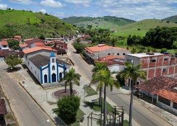 Caatiba recebe pavimentação, reforma de estádio e autorizações para obras nas áreas de saúde, educação, esporte e infraestrutura