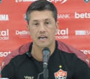 Esporte: ” Nossa luta sempre foi pra permanência” diz  Thiago Carpin, treinador do Vitória em coletiva – Assista