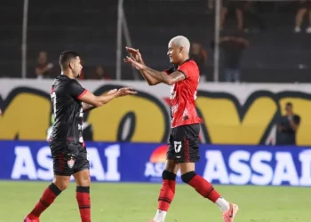 Janderson marca novamente, Vitória vence o Sousa pela Copa do Nordeste e segue invicto em 2025