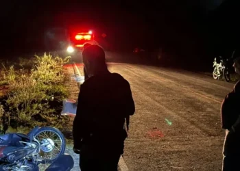 Mãe e filha de 3 anos morrem em acidente na BA-250 no Vale do Jequiriçá