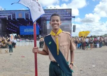 Adolescente que sumiu após se afogar em passeio com mãe e irmão é encontrado morto na Bahia