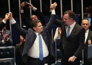 Davi Alcolumbre é eleito presidente do Senado com 73 votos e volta ao posto após quatro anos