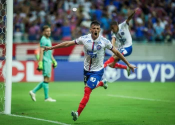 Com um jogador a mais, Bahia passa fácil pelo The Strongest e vai à 3ª fase da Libertadores