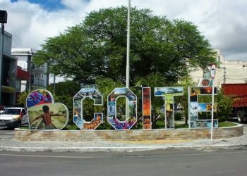 Garoto de 13 anos é apreendido após esfaquear adolescente de 15 na Bahia.