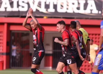 Vitória vence Jequié e carimba classificação para semifinais do Baianão 2025