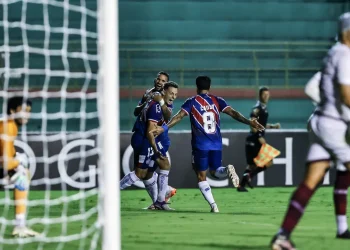 Bahia goleia Jacuipense e garante vaga na final do Baianão contra o Vitória