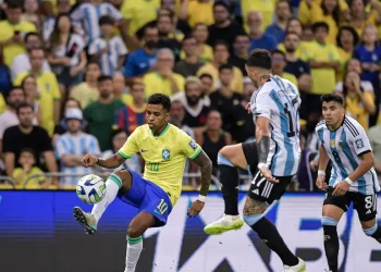 Cheio de desfalques, Brasil visita Argentina pelas Eliminatórias