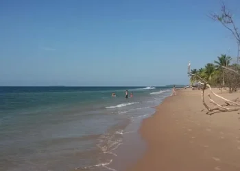 Adolescente é amarrada e agredida por prima em destino turístico