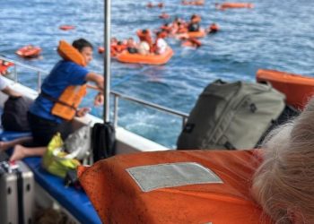 Catamarã colide com barco de pesca em Cacha Pregos, na Ilha de Itaparica