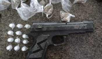 PM prende três suspeitos com drogas e simulacro de arma em Santo Antônio de Jesus