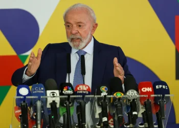 Governo ressarciu R$ 2,3 bilhões a aposentados e pensionistas Governo ressarciu R$ 2,3 bilhões a aposentados e pensionistas