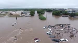 Enchentes no Texas deixam ao menos 51 mortos; equipes buscam 27 meninas desaparecidas de acampamento