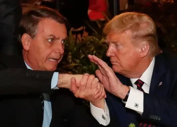 Maioria dos brasileiros afirma que tarifaço imposto ao Brasil por Trump não será capaz de salvar Bolsonaro