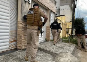 Operação investiga policiais militares suspeitos de duplo homicídio na Bahia