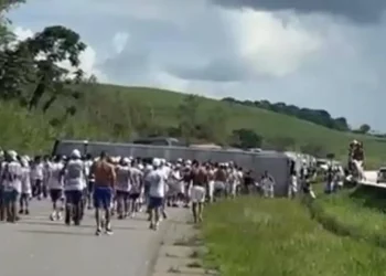 Ônibus da Bamor capota e deixa feridos em Pernambuco