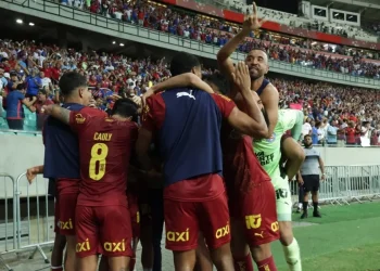 Chama a base: Tiago entra e marca nos acréscimos gol que leva o Bahia à final da Copa do Nordeste