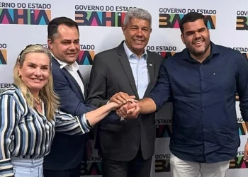 Enquanto  era apontado como líder em pesquisa,ACM Neto perdia mais um prefeito pra base de Jerônimo