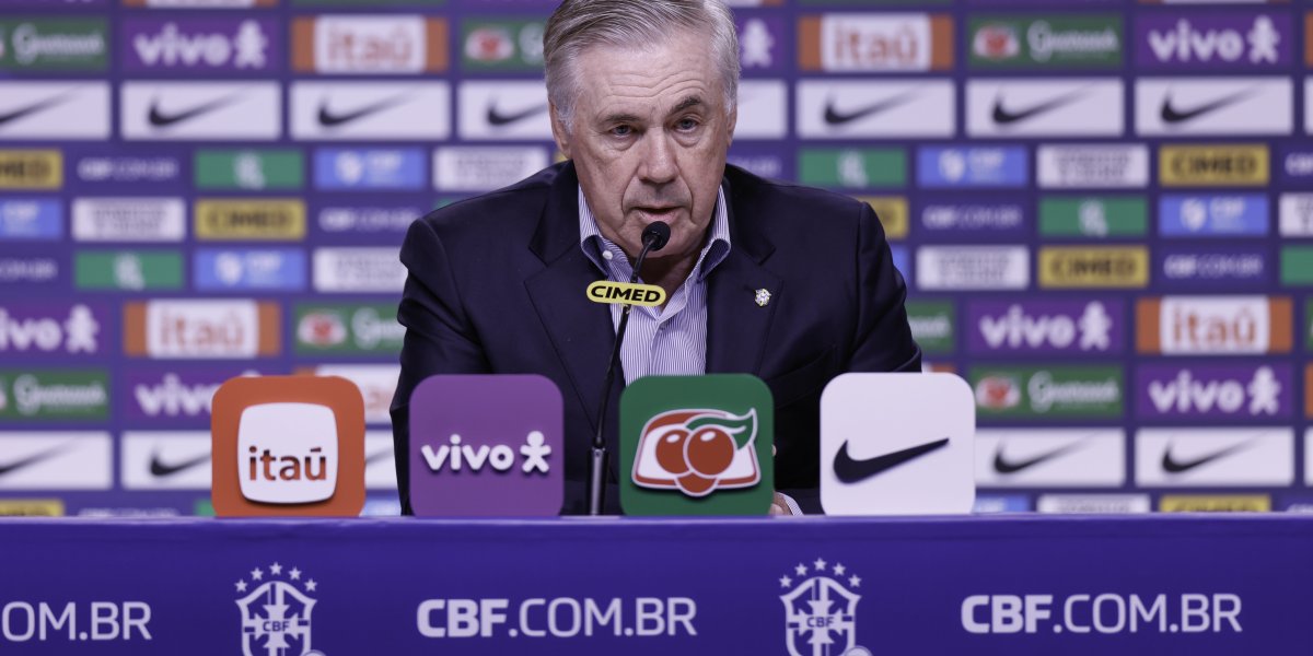 Carlo Ancelotti em convocação na última quarta-feira|
Foto: @rafaelribeirorio / CBF