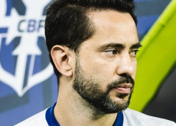 Éverton Ribeiro revela diagnóstico de câncer e realiza cirurgia