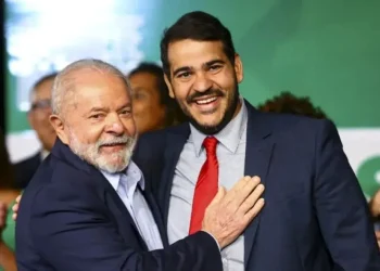 Lula oficializa indicação de Jorge Messias ao STF