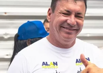 Ditinho Lemos e Paulo Câmara recebem calorosa receptividade popular, durante manhã de domingo, 05, na Feira de Caxixis, em Nazaré