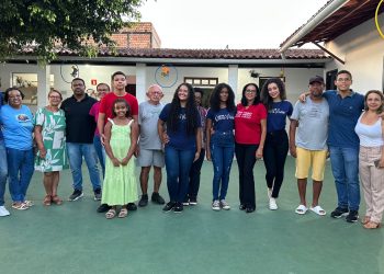 SAPEAÇU: Colégio Nova Visão presta homenagem a alunos com boas notas no ENEM e pais também são prestigiados