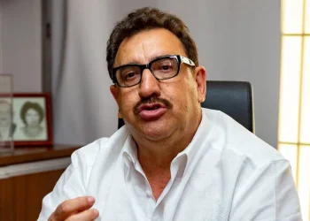 Ratinho se defende após processo movido por Erika Hilton e afirma: “Crítica política não é preconceito”