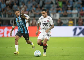 Vitória perde pro Grêmio e cai na tabela