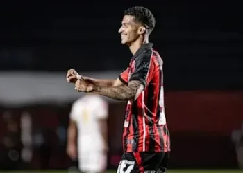 Vitória assume liderança do Grupo A após vencer o Piauí no Barradão