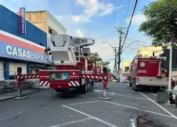 Feira de Santana: Incêndio destrói loja das Casas Bahia no centro comercial