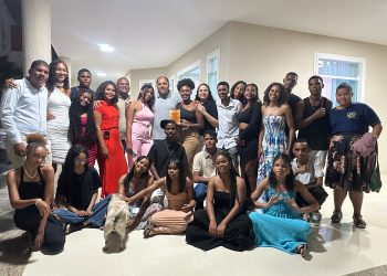 Reunião entre Grêmio Estudantil e Ito de Bêga resulta em chegada de ar-condicionado ao Colégio Mandinho