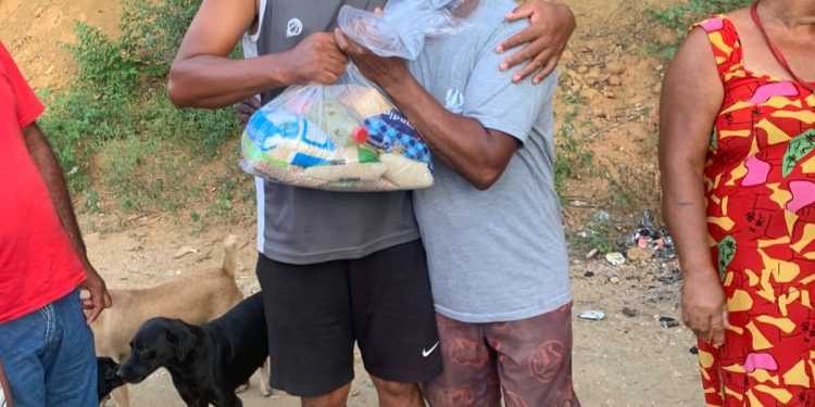 SAPEAÇU: Famílias carentes da Represa, recebem alimentos arrecadados do evento JUNTOS POR UMA CAUSA