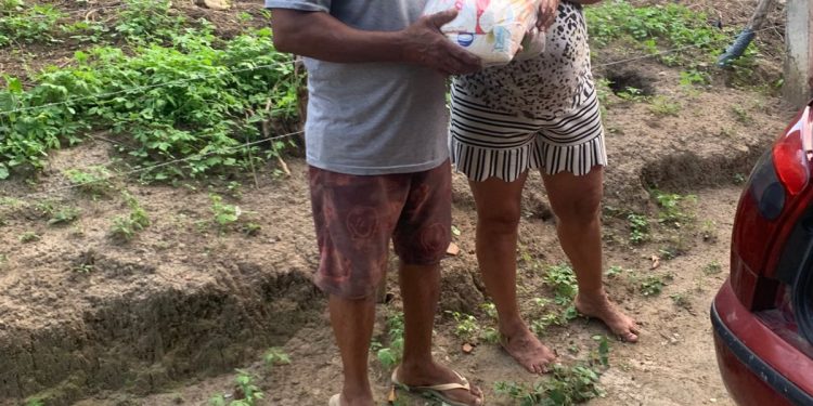 SAPEAÇU: Famílias carentes da Represa, recebem alimentos arrecadados do evento JUNTOS POR UMA CAUSA