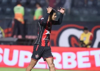Vitória da show e goleia Coritiba no Barradão por 4×1