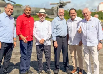 Lula na Bahia: Presidente entrega moradias e visita complexo industrial em Camaçari