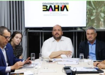 Governo do Estado dialoga com setor cítrico para inclusão da laranja na merenda escolar