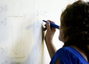Vitória do Magistério: TJ-BA determina revisão salarial de professores aposentados com direito à paridade