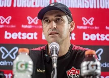 Algoz: Léo Condé amplia vantagem sobre Rogério Ceni e consolida domínio em clássicos