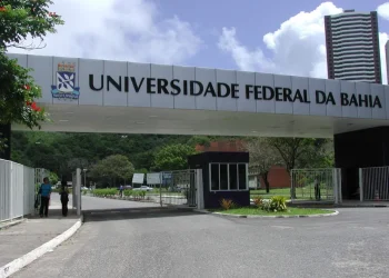Inscrições abertas: UFBA oferece 48 vagas para professor substituto com salários de até R$ 8 mil