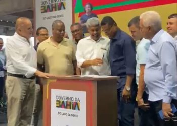 SAPEAÇU: Governador assina ordem de serviço para obras de pavimentação do Pacheco