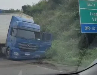 Alerta na BR-324: Carreta roda na pista e provoca longo congestionamento nesta sexta-feira (5)