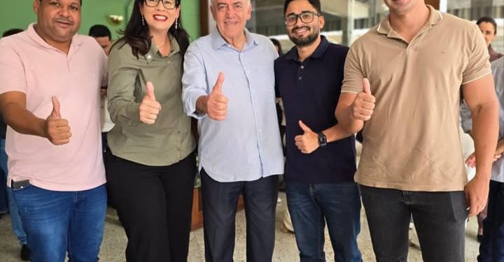 Conc. do Almeida: Município recebe retroescavadeira e prefeita comemora